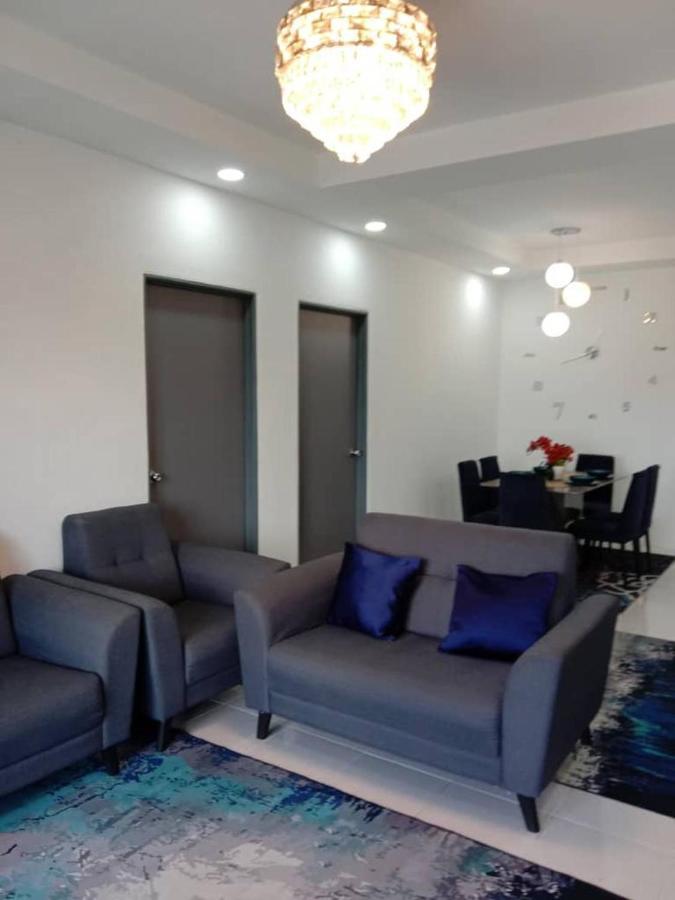Ramadhina Eagle Eye View Home2Stay Emerald Avenue Brincsang Kültér fotó